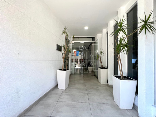 Cómoda, Metro Mons. Eyzaguirre, Recepc+privado+1 Estacionam.