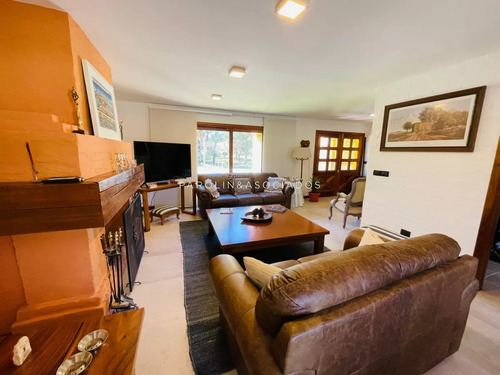 Casa En Venta De 4 Dormitorios En Beverly Hills, Punta Del Este.
