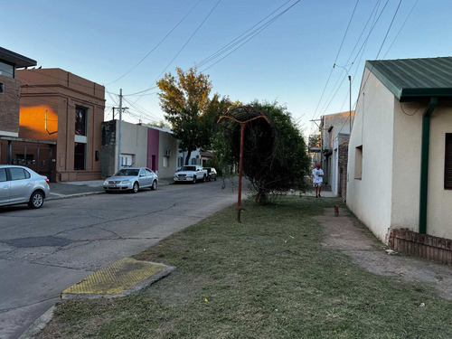 Imagen 6 de 9 de Casa Centrica En Esquina