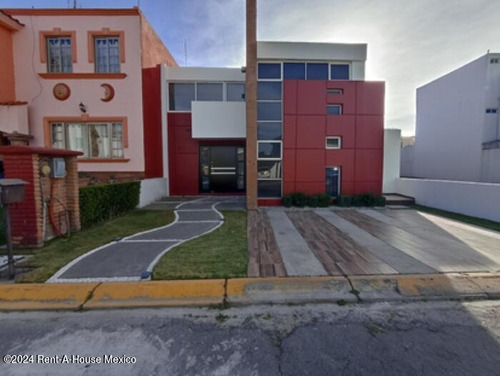 Casa En Venta Ubicada En Toluca, San Mateo Otzacatipan 24-2951 Acm