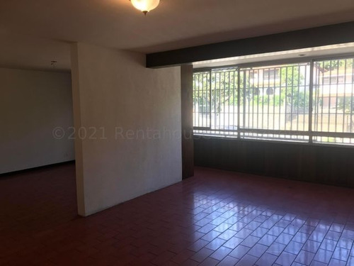 Imagen 10 de 22 de Venta De Hermoso Apartamento En Cumbres De Curumo / Ofc 21-14007