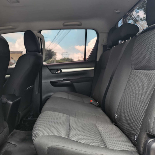 Imagen 13 de 15 de Toyota Hilux 2021 2.4l