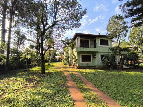 Casa Quinta Con 12 Departamentos En El Barrio Santa María: 19 Habitaciones Y 18 Baños