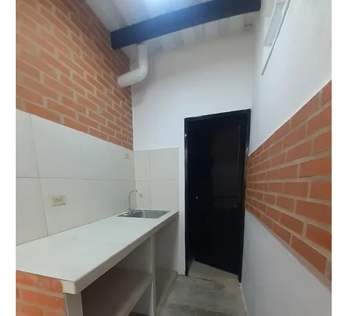 Galpon En Santa Rosa, Valencia