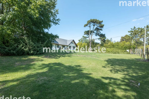 8250 M2 Barrio Golf