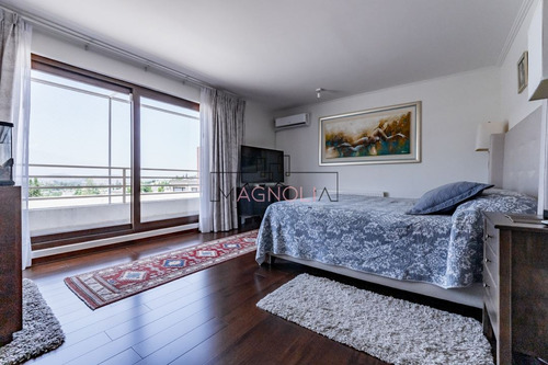 Casa En Venta De 5 Dorm. En Lo Barnechea