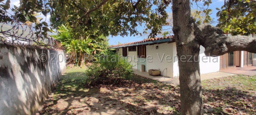 Casa En Venta, Los Palos Grandes #24-19086