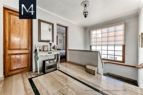 Impresionante Casa Estilo Francés