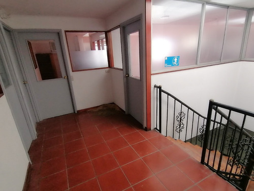 Amplísima Propiedad Bodega Y Oficinas En Planta Libre.