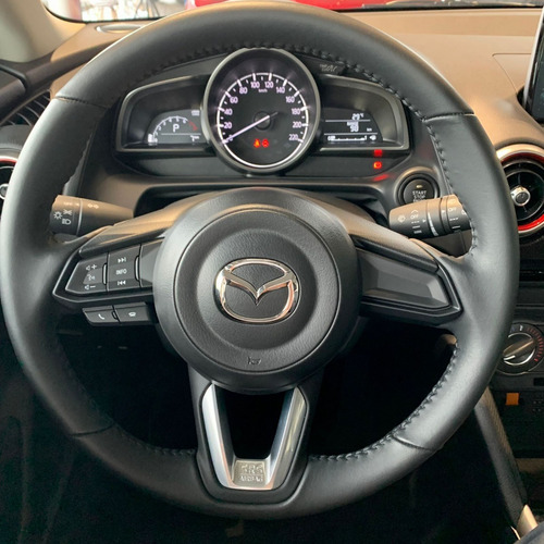 Imagen 6 de 14 de Mazda 2 Sport Carbon Edition Cuarzo Platino