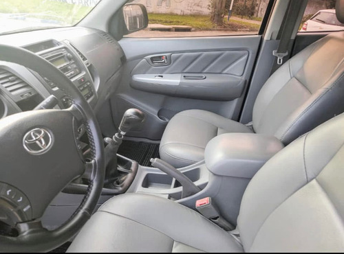 Toyota Hilux Pick-Up 3.0 I Srv Cab Doble 4x4 (2009) titular al día Servis recién hecho 4 gomas nuevas un chatón más consultas al 2235867379