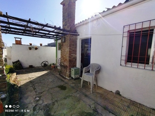 Imagen 2 de 10 de Casita Al Fondo Impecable Estado