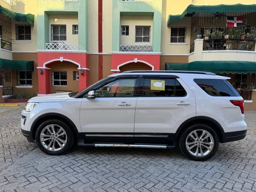 Ford Explorer Xlt 4*2 Tres Filas De Asientos Año 2019