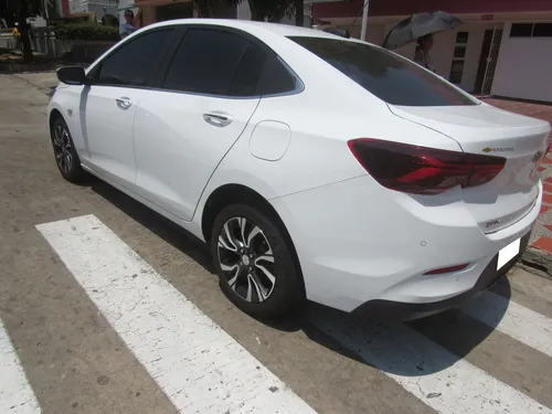 Chevrolet Onix 1.0T Premier Sedan At