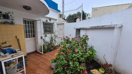 Imagen 10 de 10 de Casa Ph Con Ambientes Amplios Y Luminosos En Castelar Sur
