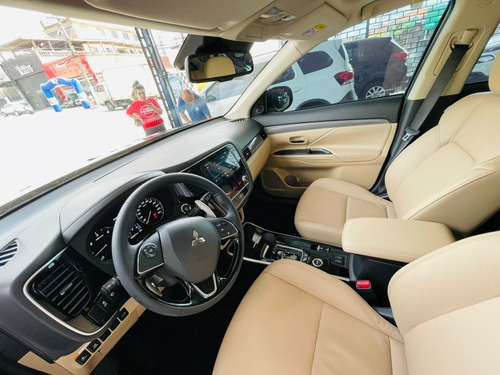 Imagem 5 de 18 de Mitsubishi Outlander 2.2 Hpe-s Di-d Awd Aut. 5p 6 Marchas
