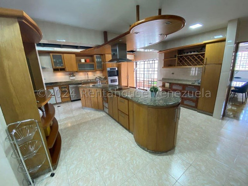 Venta De Imponente Casa Santa Paula