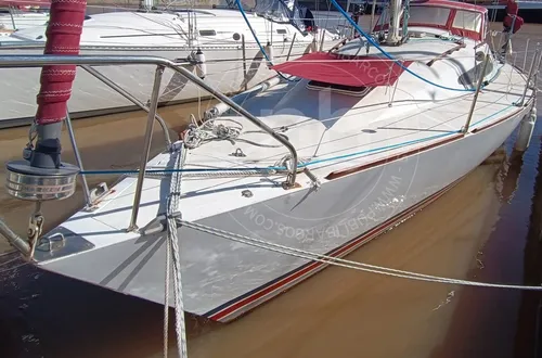 Velero Lef 34 (1990)