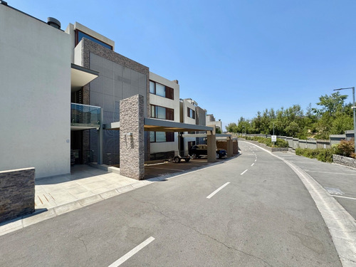 Triplex Con Vista A La Montaña Y Cercano A Colegios