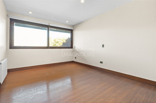Casa En Arriendo De 5 Dorm. En Lo Barnechea