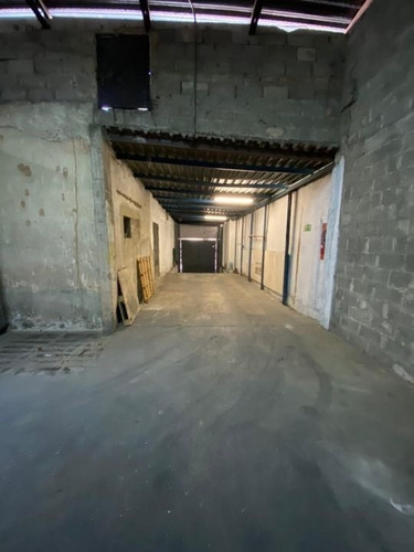 Local Comercial En Venta - Urb. Santa Monica