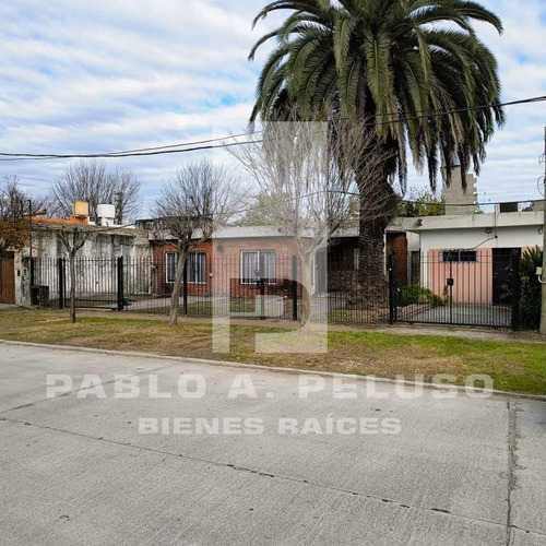 Casa 4 Ambientes Y Monoambiente En Merlo. Zona Oeste. Buenos Aires
