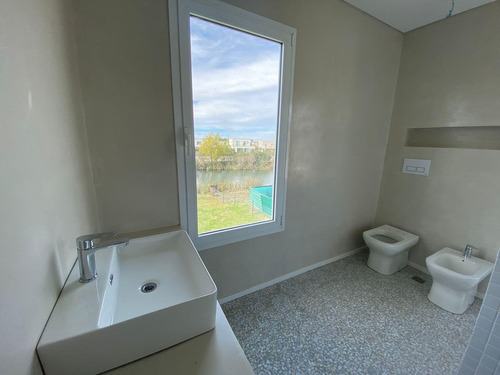 Venta De Casa 4 Ambientes A Estrenar Con Vista Al Agua Barrio Muelles- Escobar