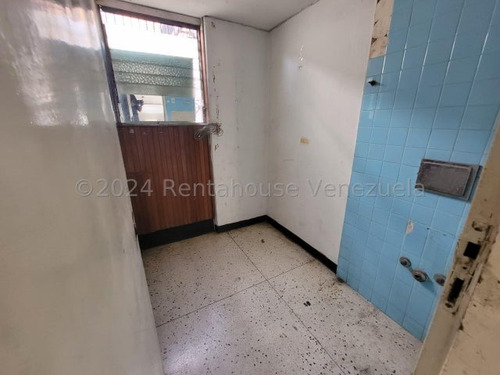 Local Comercial En Venta, Los Rosales Mls #24-29115 Sc