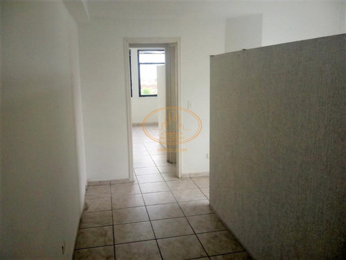 Sala Comercial Localizado(a) No Bairro Vila Mathias Em Santos / Santos - 6744