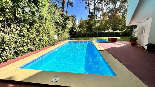 Imagen 11 de 12 de Venta Apartamento De 3 Dormitorios En Playa Mansa Con Garage