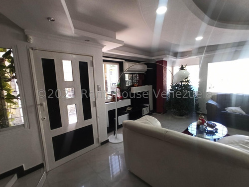 Casa En Venta En El Limon Maracay Aragua 23-15629 Irrr