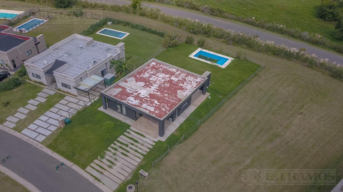 Casa En San Sebastián Área 2 Mb
