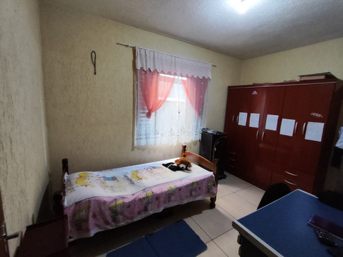 Casa Com Excelente Localização De Mercados, Posto De Saúde E Outras Facilidades