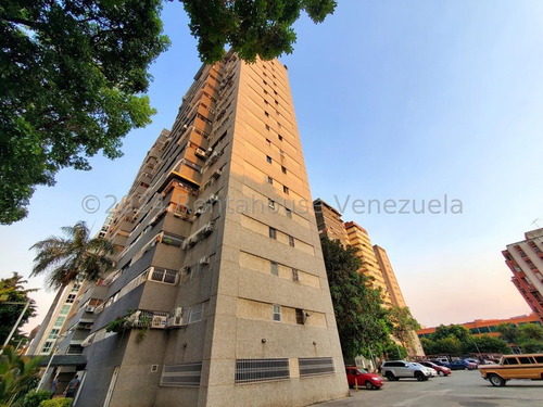 Apartamento En Base Aragua Luis Vx. Piso Medio. Ljsa 24-24806