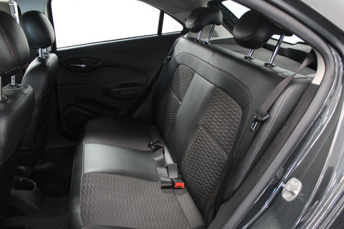 Imagem 7 de 10 de Chevrolet Onix
