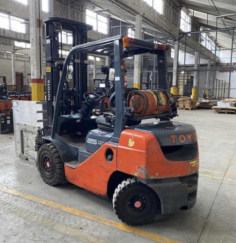 Imagen 15 de 25 de Autoelevador Toyota Fg25 Con Clamp Cascade 2012 Envio A Pais