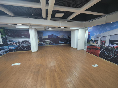 Local Comercial En Alquiler En Esquina De Doble Altura En Microcentro