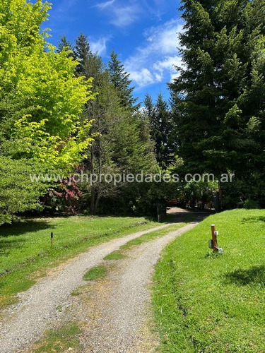 Casa Con Amplio Jardin En Altos De Manzano - La Angostura