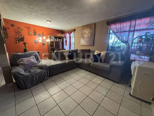 Casa En Venta De Una Planta En Colonia Dale.