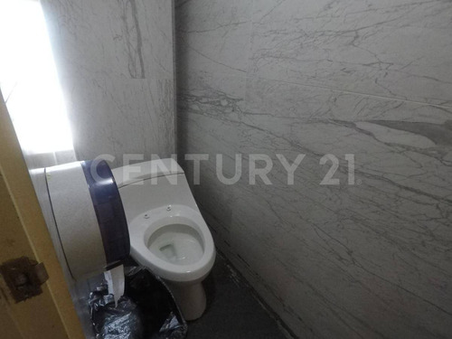 En Venta Local Comercial Con Excelente Ubicación En El Centro De Cancún C3139