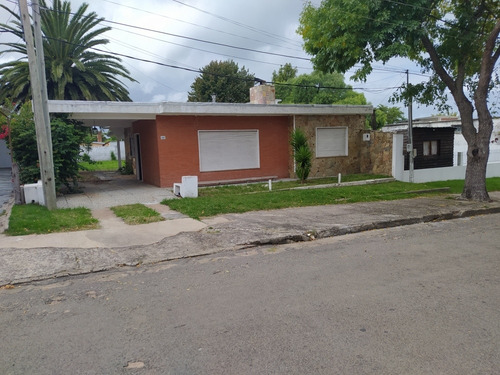 Chalet Ubicado En Pan De Azúcar, Zona Céntrica
