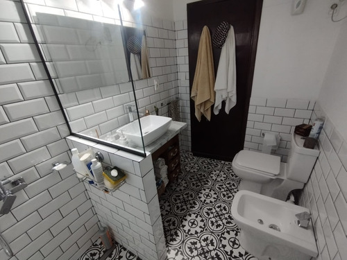 Se Vende Casa De 3 Dormitorios Con Gran Terreno Sobre Ruta 8 Próxima A Zona America