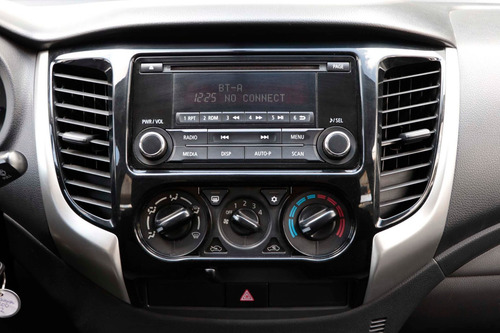 Imagen 11 de 14 de Mitsubishi L200 2018 2.4 Cabina Doble 4x2 Mt