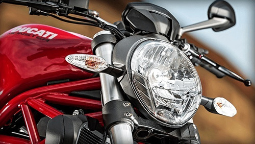 Ducati Monster 821, 2017 Red, No Permuto.