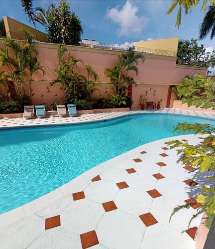 Imagen 1 de 20 de Espectacular Casa En Cuesta Hermosa Lll De Arroyo Hondo Que Cuenta Con Grandes Espacios,picina .estudio, Family Room, ,2 Cocina, 2 Area De Comedor , Sala ,estar 5 Habitaciones Cada Una Con Su Baño , T