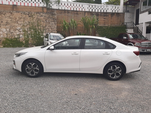Imagen 8 de 12 de Kia Forte 2.0 Lx At 2020