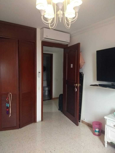 Apartamento En Venta En Cali Urbanización La Flora