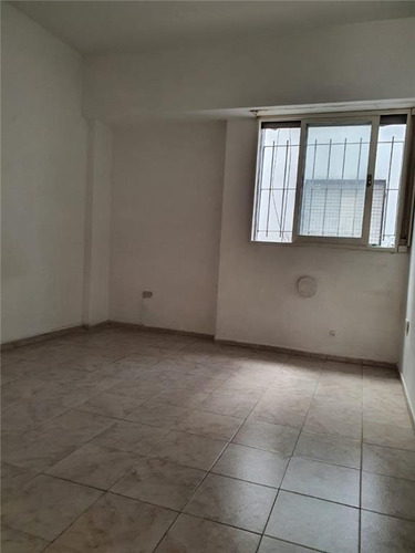 Pichincha Al 1000, Al Frente Y Con Balcón