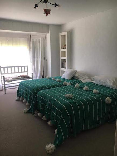 Casa En Alquiler De 3 Dormitorios C/ Cochera En Lugano