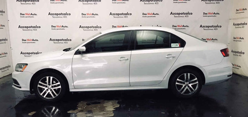 Imagen 2 de 15 de Volkswagen Jetta 2017 4p Trendline L5/2.5 Man